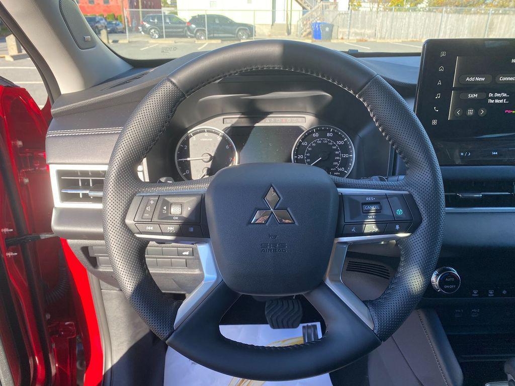 new 2025 Mitsubishi Outlander car, priced at $38,403