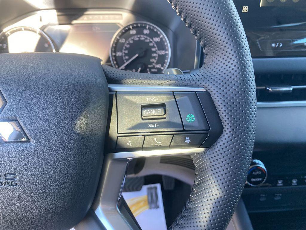 new 2025 Mitsubishi Outlander car, priced at $38,403