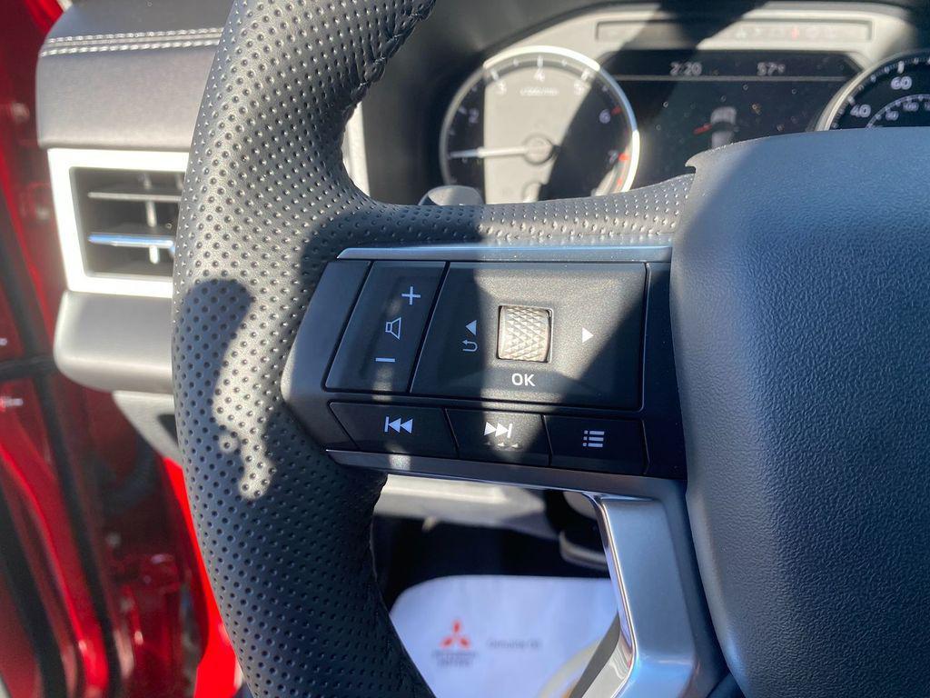 new 2025 Mitsubishi Outlander car, priced at $38,403