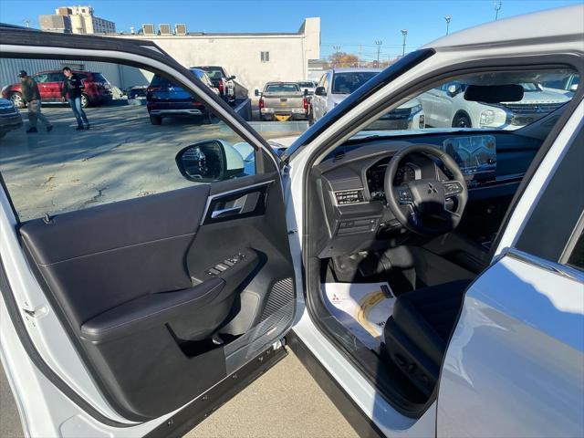 new 2024 Mitsubishi Outlander car, priced at $38,003