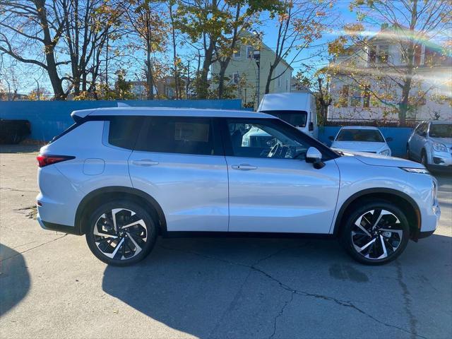 new 2024 Mitsubishi Outlander car, priced at $38,003