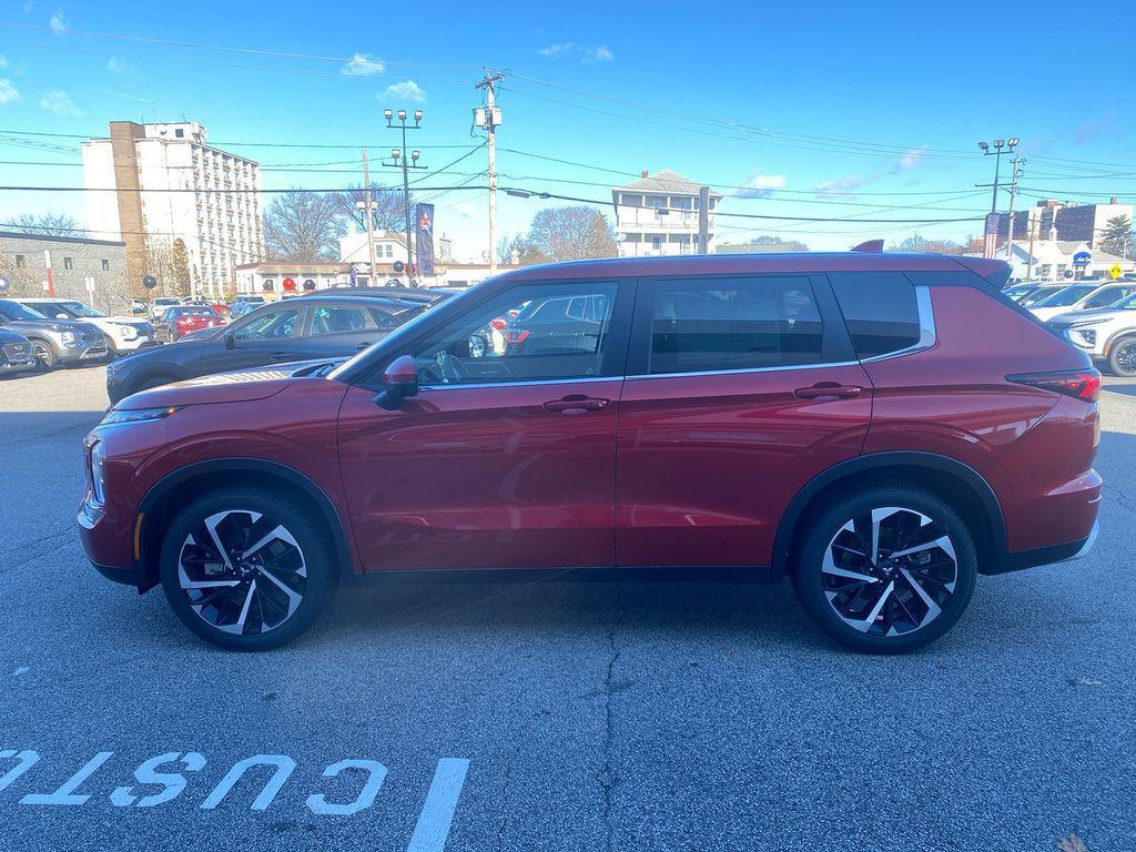 used 2024 Mitsubishi Outlander car, priced at $30,995