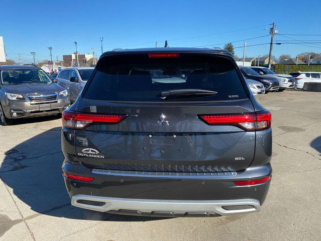 new 2024 Mitsubishi Outlander car, priced at $33,020