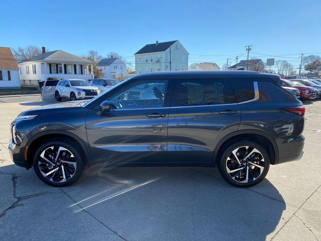 new 2024 Mitsubishi Outlander car, priced at $33,020