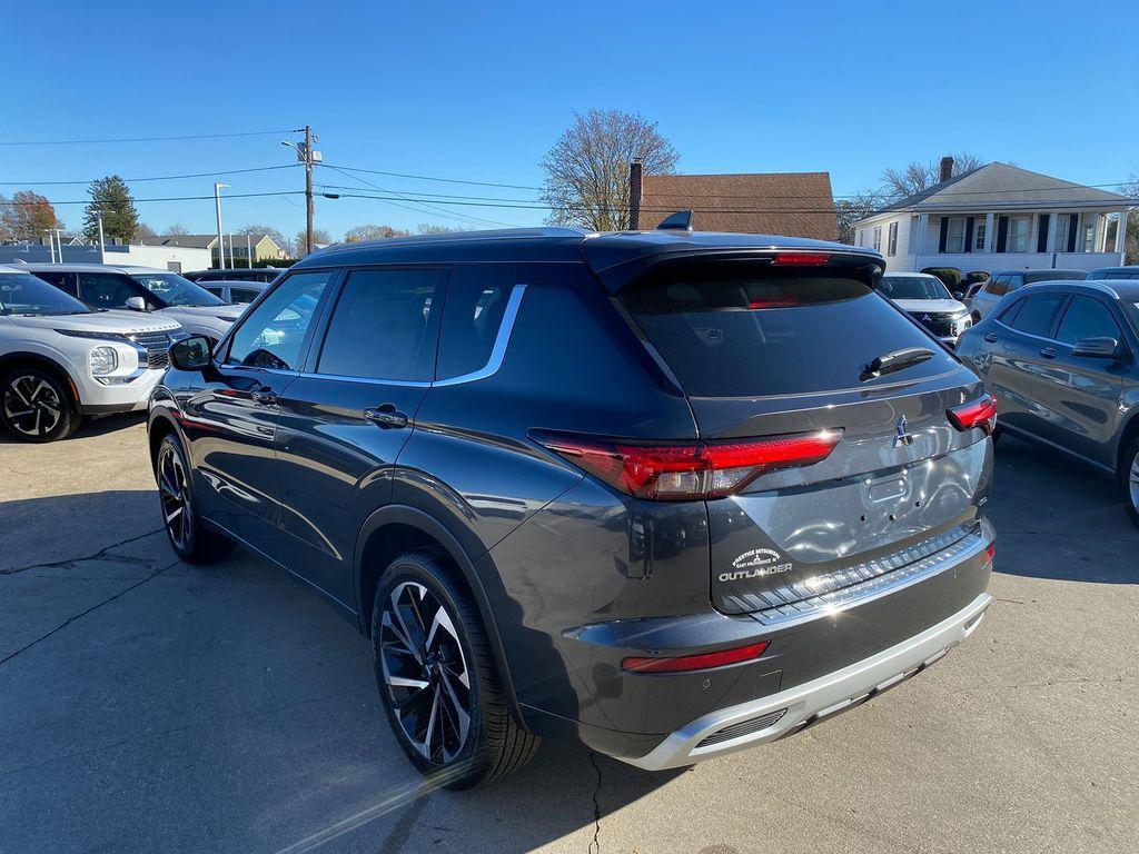 new 2024 Mitsubishi Outlander car, priced at $33,020