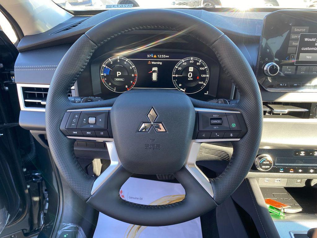 new 2024 Mitsubishi Outlander car, priced at $33,020