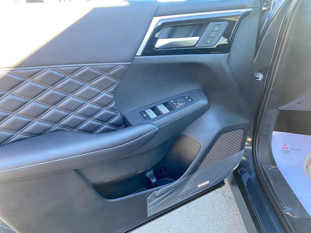 new 2024 Mitsubishi Outlander car, priced at $33,020