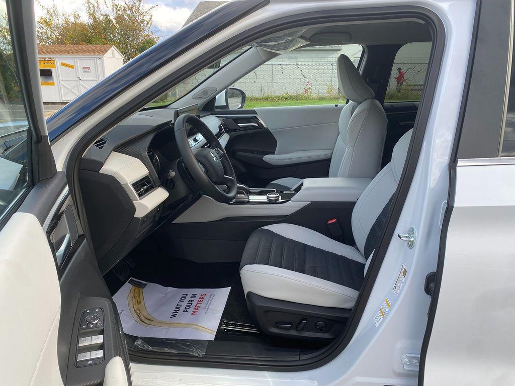 new 2025 Mitsubishi Outlander car, priced at $38,403