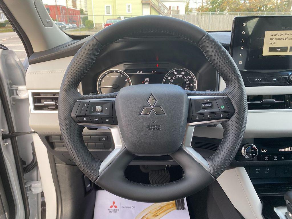 new 2025 Mitsubishi Outlander car, priced at $38,403