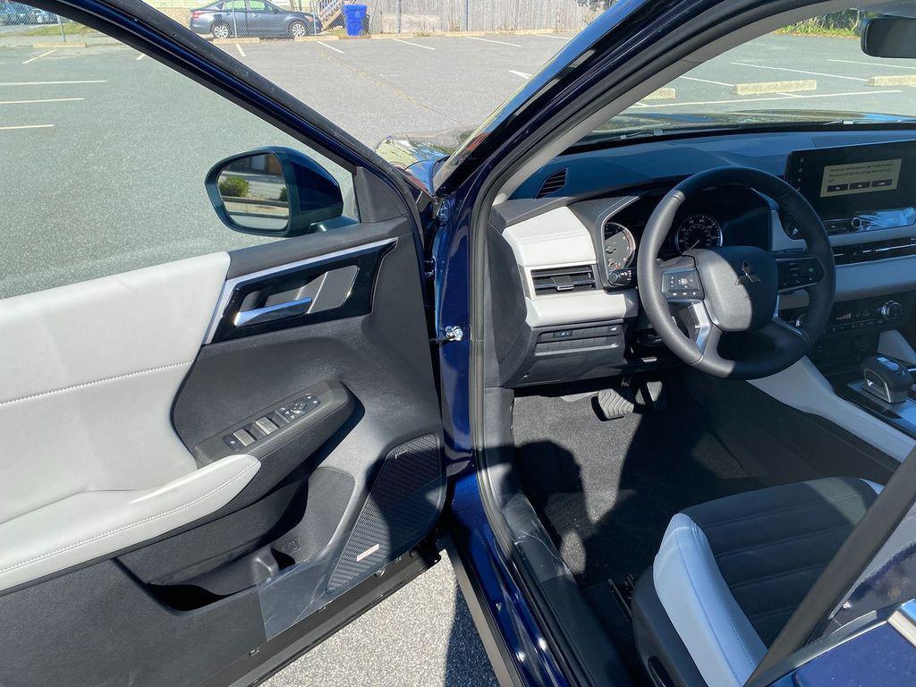 new 2025 Mitsubishi Outlander car, priced at $37,658