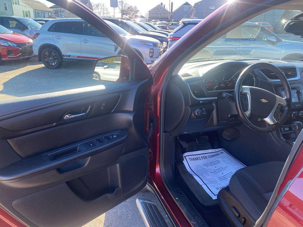 used 2015 Chevrolet Traverse car, priced at $8,988