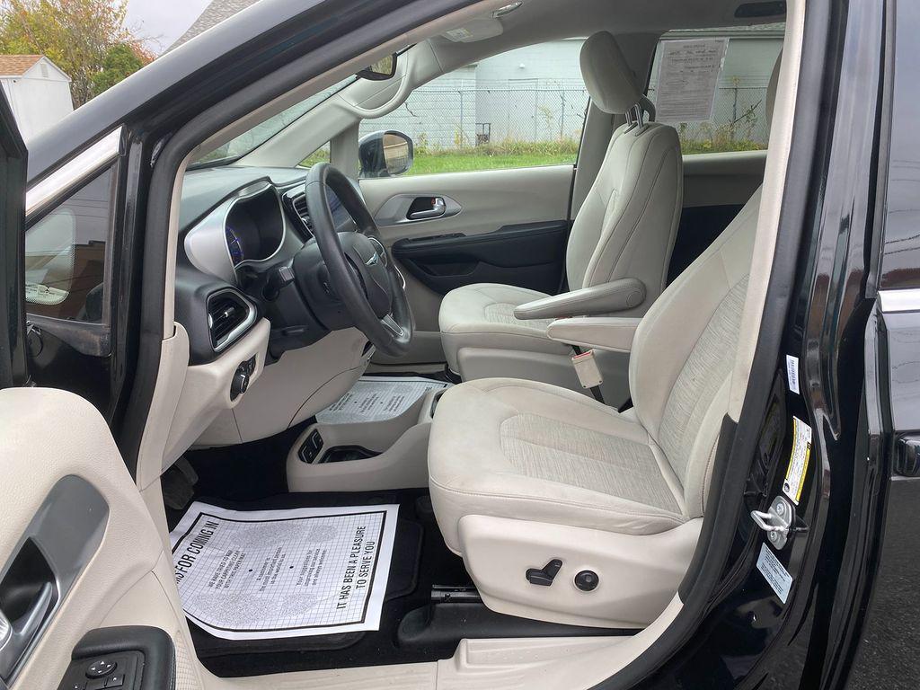 used 2017 Chrysler Pacifica Hybrid car, priced at $18,485