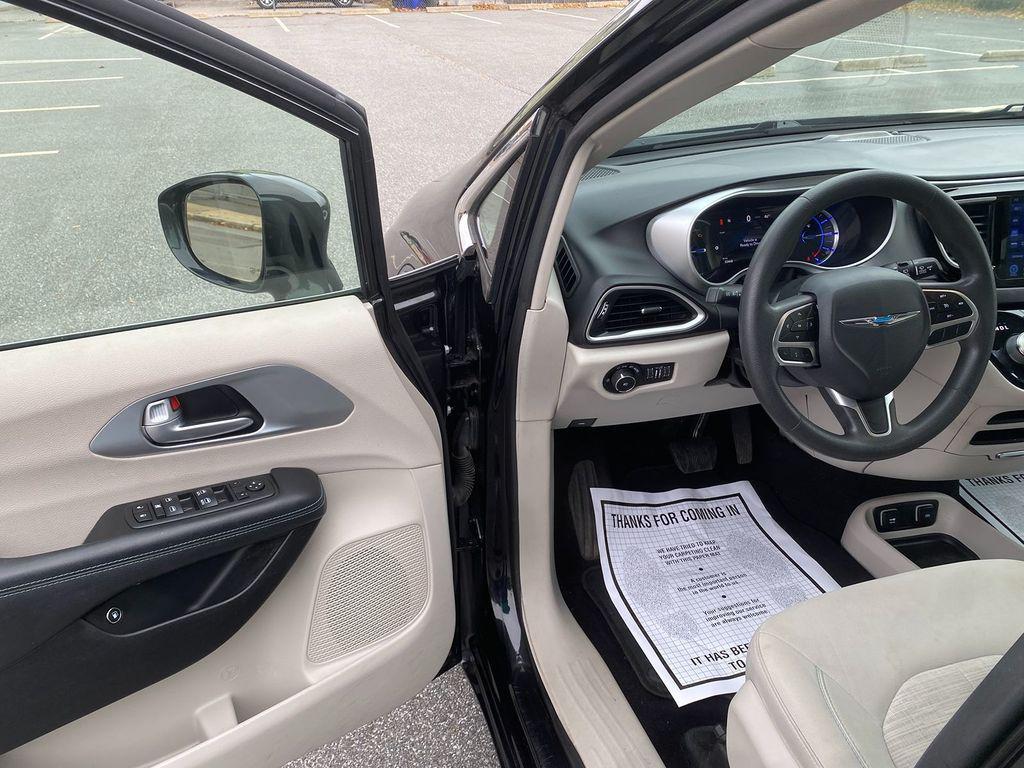 used 2017 Chrysler Pacifica Hybrid car, priced at $18,485