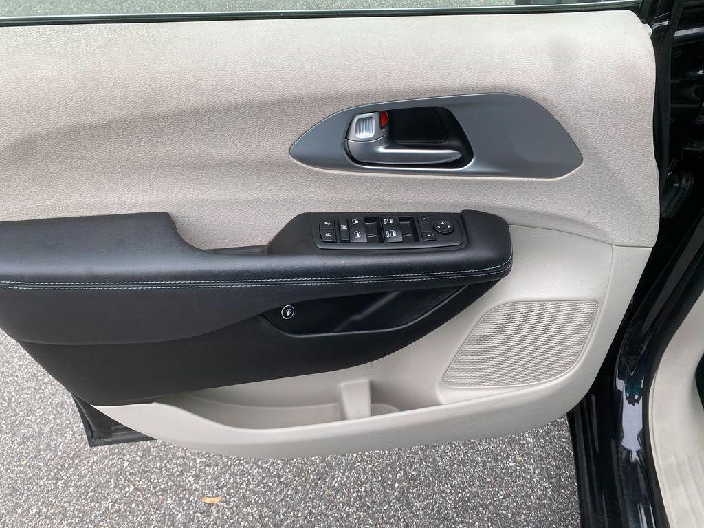 used 2017 Chrysler Pacifica Hybrid car, priced at $18,485