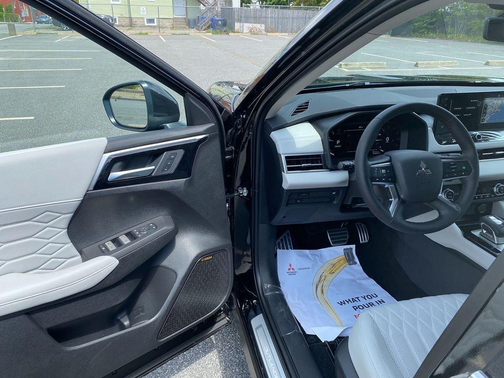 new 2025 Mitsubishi Outlander car, priced at $46,248