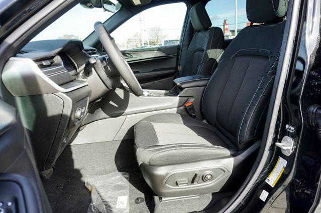 new 2025 Jeep Grand Cherokee car, priced at $44,910
