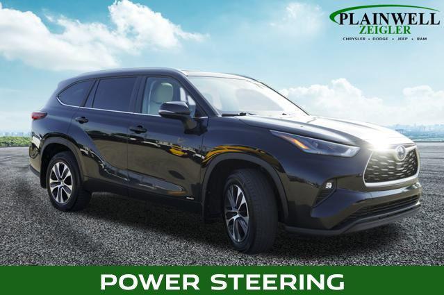 used 2023 Toyota Highlander Hybrid car, priced at $31,995