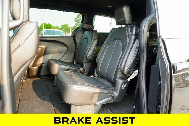 new 2025 Chrysler Pacifica car, priced at $44,368