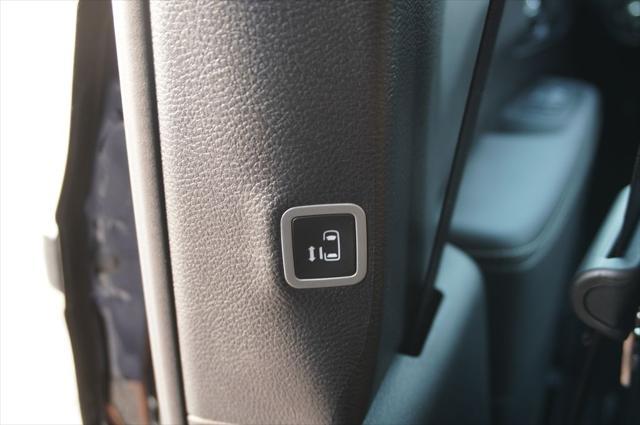 new 2025 Chrysler Pacifica car, priced at $44,368