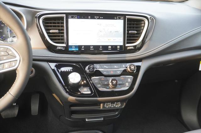 new 2025 Chrysler Pacifica car, priced at $44,368