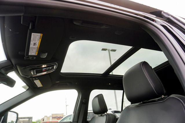 new 2025 Jeep Grand Cherokee car, priced at $49,000