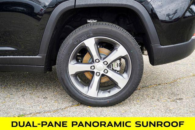new 2025 Jeep Grand Cherokee car, priced at $49,000