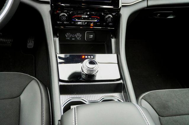 new 2025 Jeep Grand Cherokee L car