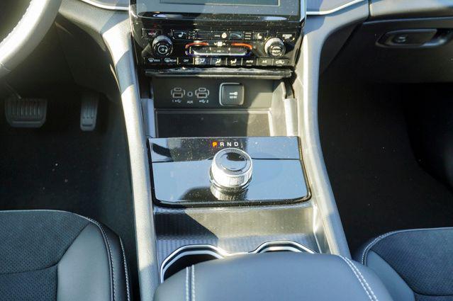 new 2025 Jeep Grand Cherokee car, priced at $42,995