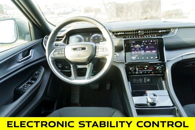 new 2025 Jeep Grand Cherokee car, priced at $42,995