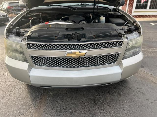 used 2009 Chevrolet Avalanche car, priced at $13,990