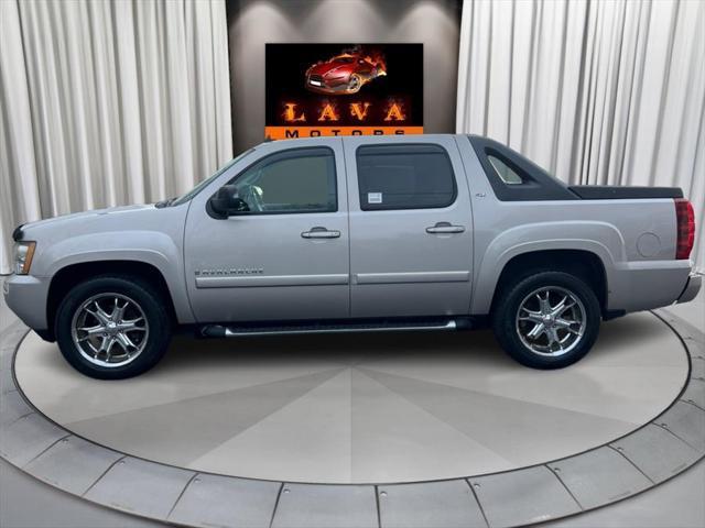 used 2009 Chevrolet Avalanche car, priced at $13,990