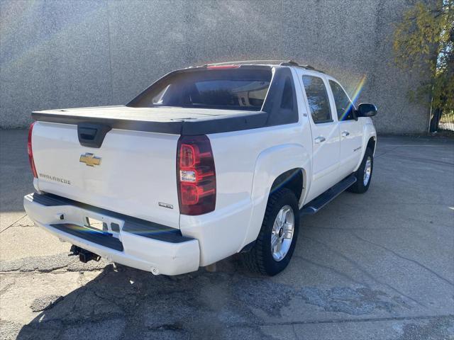 used 2007 Chevrolet Avalanche car, priced at $10,990