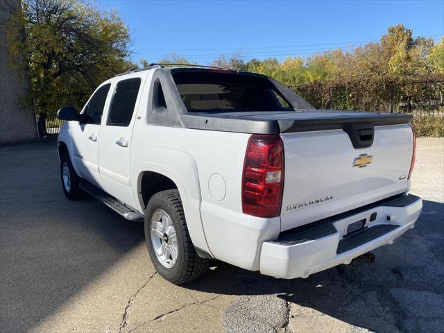 used 2007 Chevrolet Avalanche car, priced at $10,990