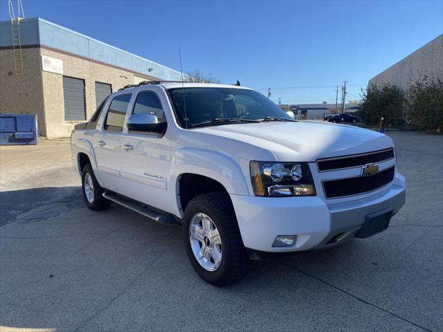 used 2007 Chevrolet Avalanche car, priced at $10,990