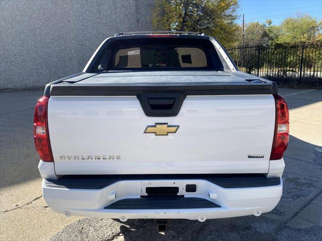 used 2007 Chevrolet Avalanche car, priced at $10,990