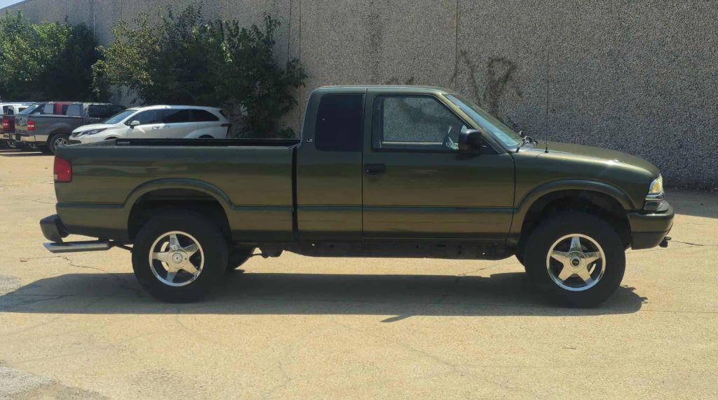 used 2001 Chevrolet S-10 car, priced at $5,990