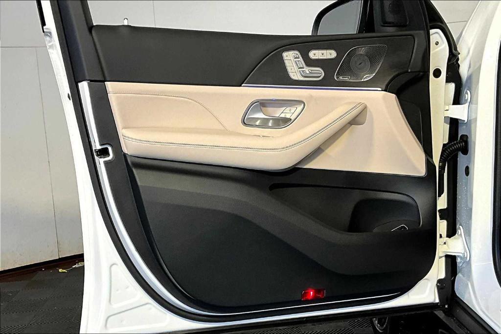 new 2025 Mercedes-Benz GLS 450 car, priced at $97,430