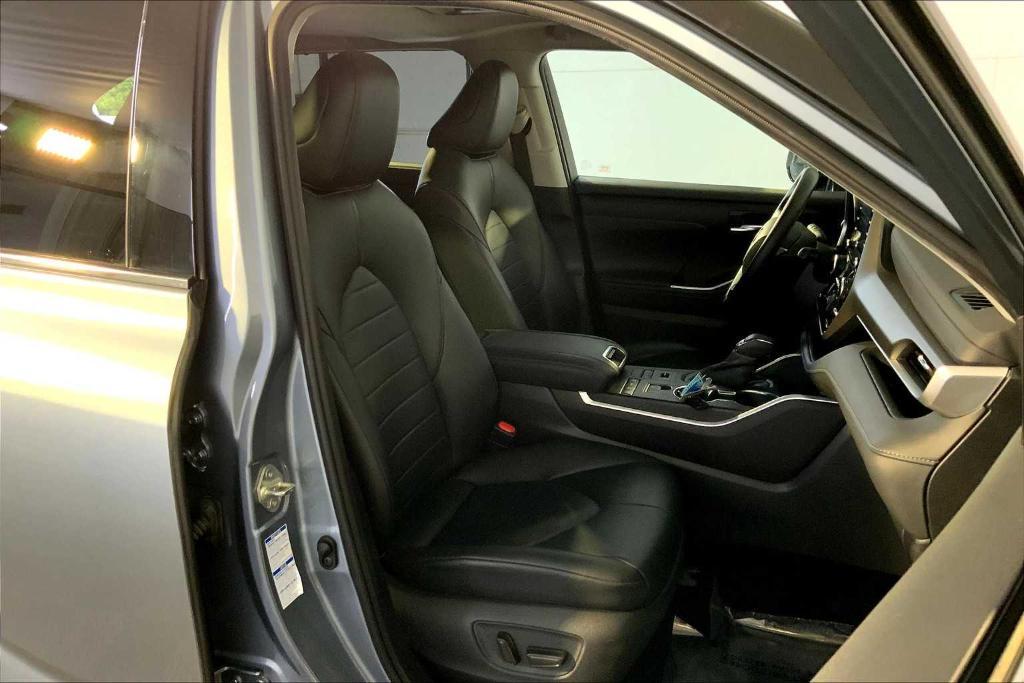 used 2020 Toyota Highlander car, priced at $26,988