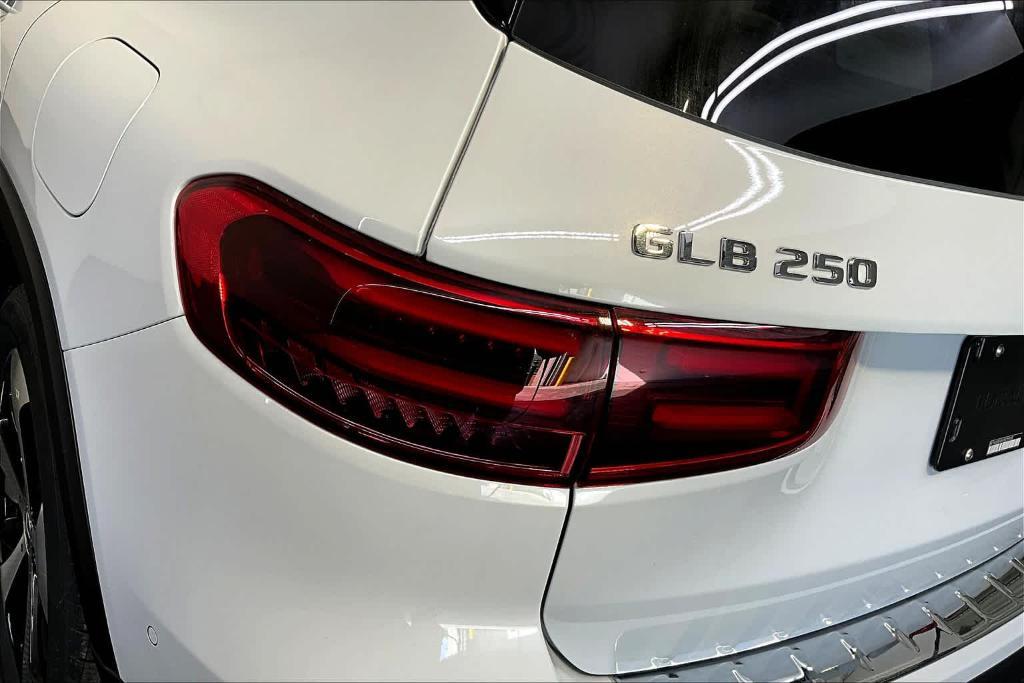 new 2024 Mercedes-Benz GLB 250 car, priced at $54,450