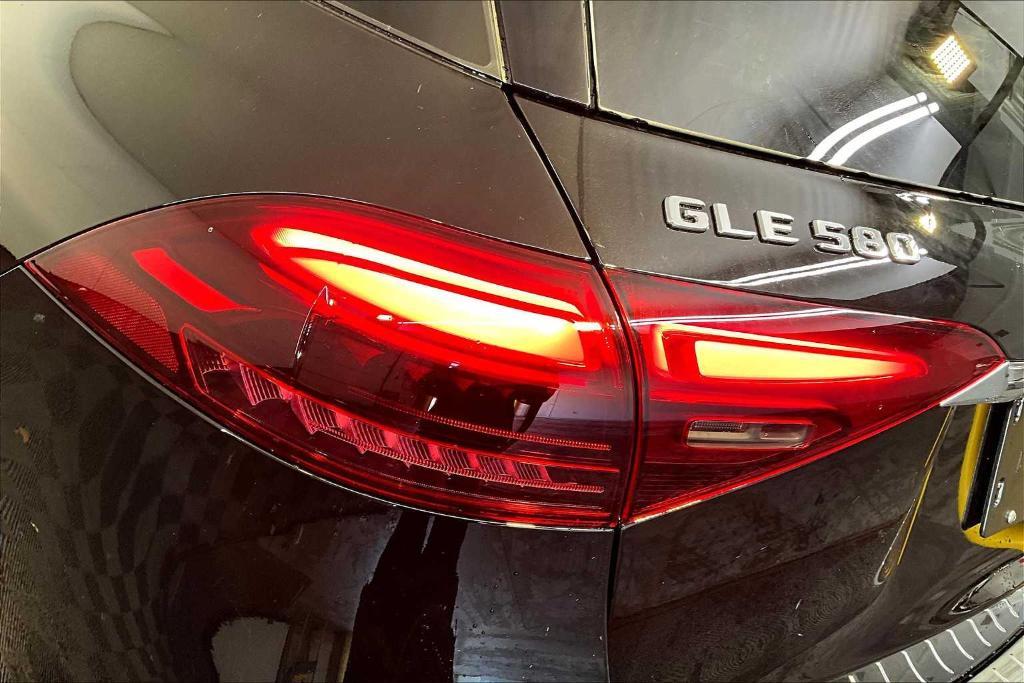 new 2025 Mercedes-Benz GLE 580 car, priced at $104,160