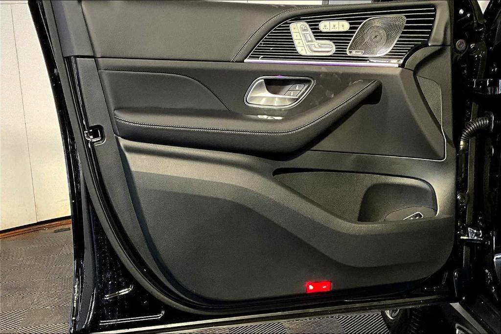 new 2025 Mercedes-Benz GLE 580 car, priced at $104,160