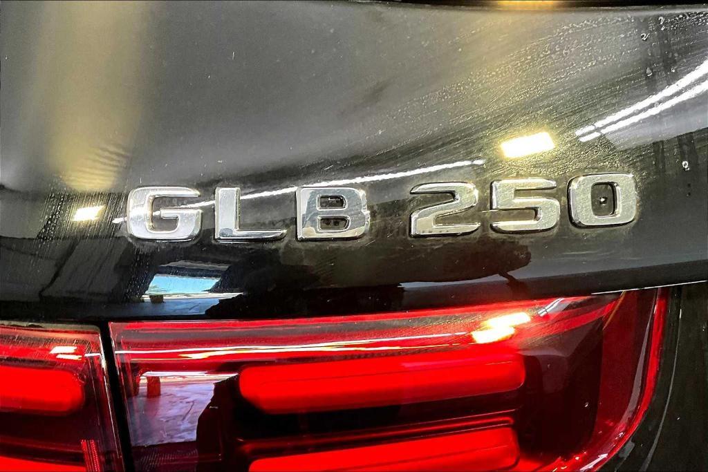 new 2025 Mercedes-Benz GLB 250 car, priced at $53,220
