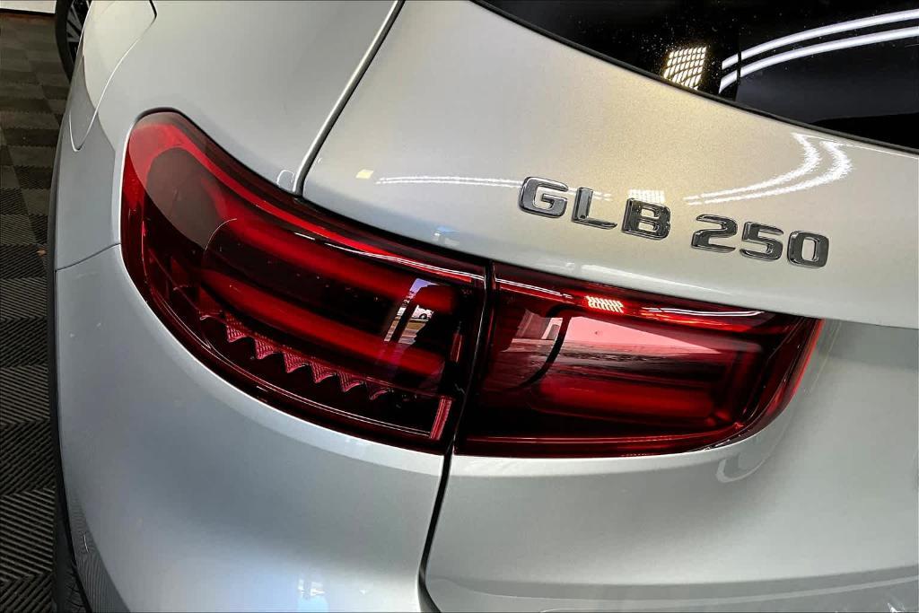 new 2024 Mercedes-Benz GLB 250 car, priced at $51,960