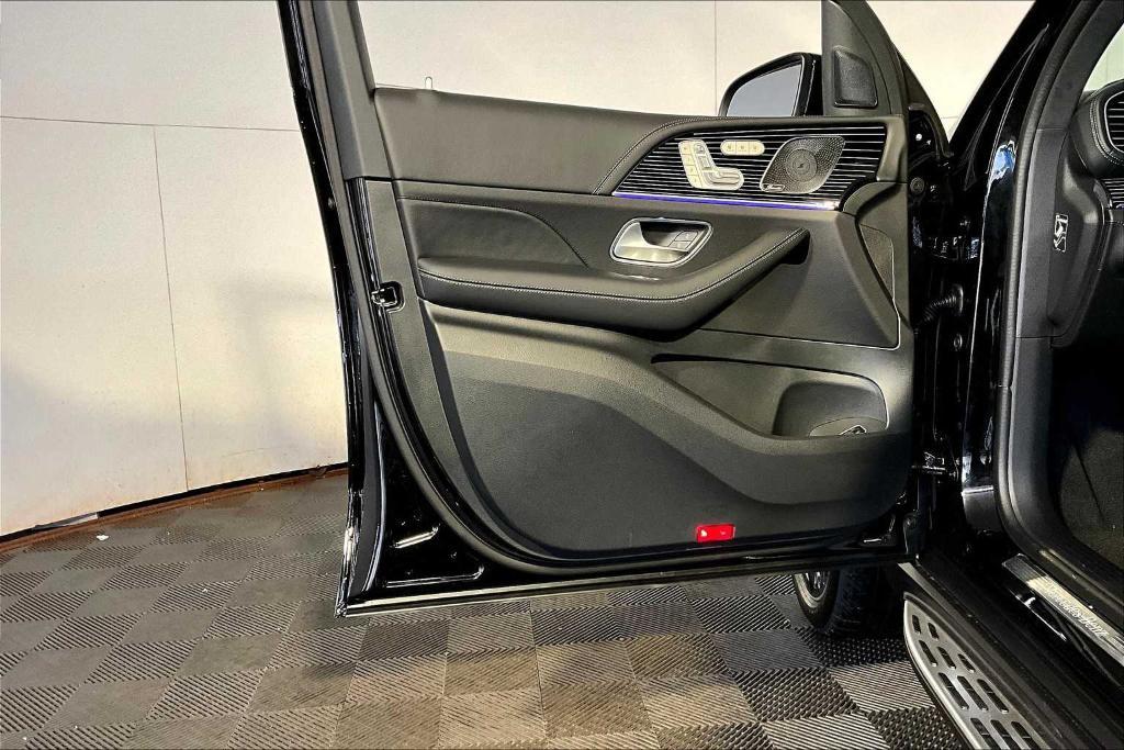 new 2026 Mercedes-Benz GLS 580 car, priced at $130,185