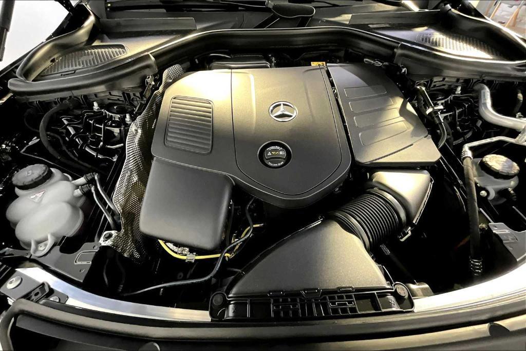 new 2025 Mercedes-Benz GLC 300 car, priced at $62,810