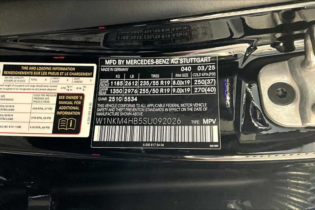 new 2025 Mercedes-Benz GLC 300 car, priced at $62,810
