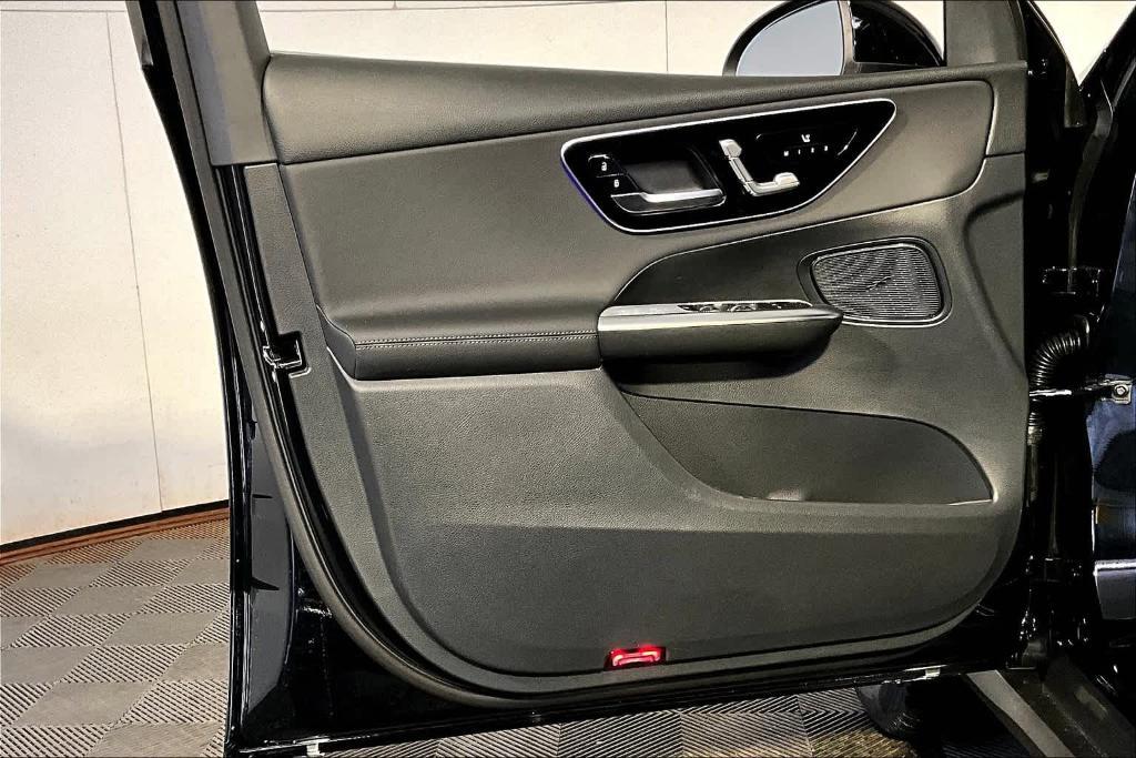 new 2025 Mercedes-Benz GLC 300 car, priced at $56,275