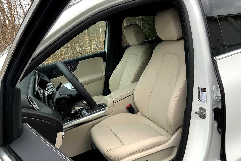 used 2025 Mercedes-Benz GLA 250 car, priced at $44,085