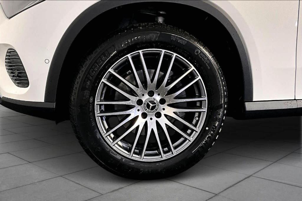 new 2026 Mercedes-Benz GLC 300 car, priced at $60,190