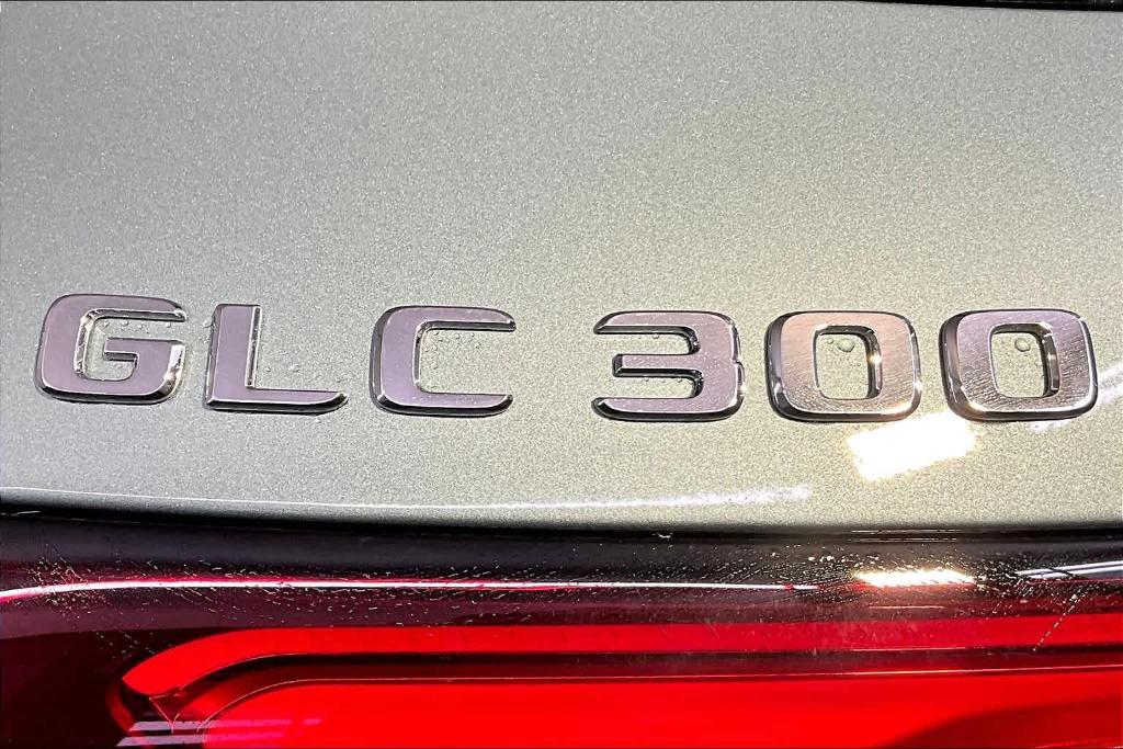 new 2025 Mercedes-Benz GLC 300 car, priced at $59,925